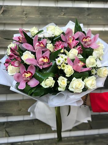 Букет цветов из: Розы и Хризантемы в Намцах