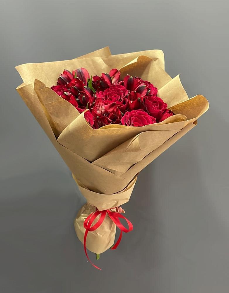 Букет цветов из: Альстромерии и Розы в Намцах