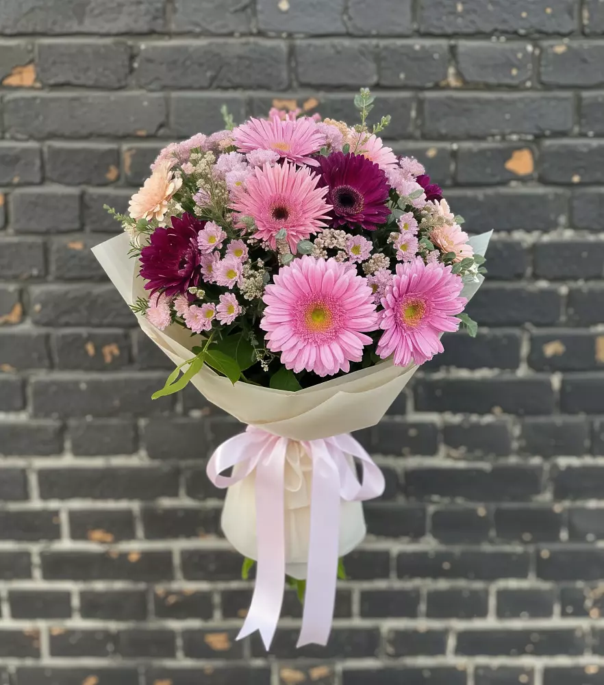 Букет цветов из: Герберы и Хризантемы в Намцах