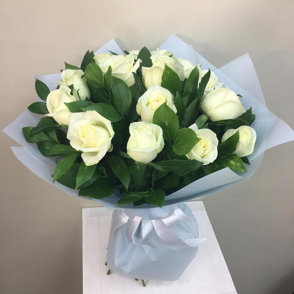 Букет 15 Белых роз Проуд в Намцах