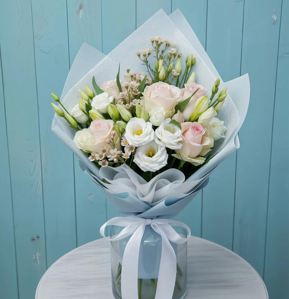 Букет цветов из: Розы и Лизиантусы в Намцах