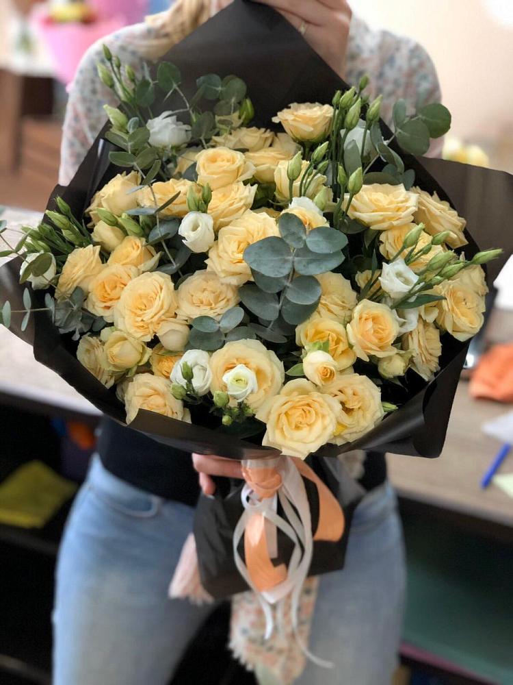 Букет цветов из: Розы и Лизиантусы в Намцах