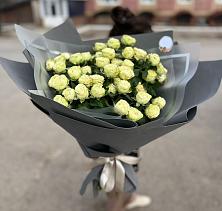 Букет Белые кустовые розы Солинеро в Намцах