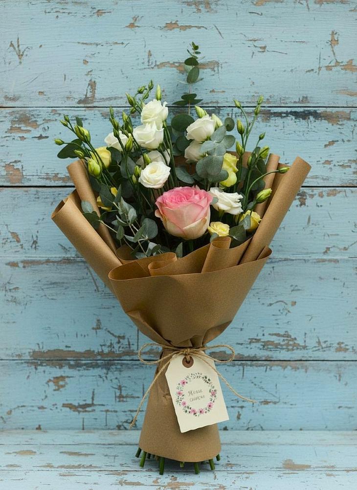 Букет цветов из: Розы и Лизиантусы в Намцах