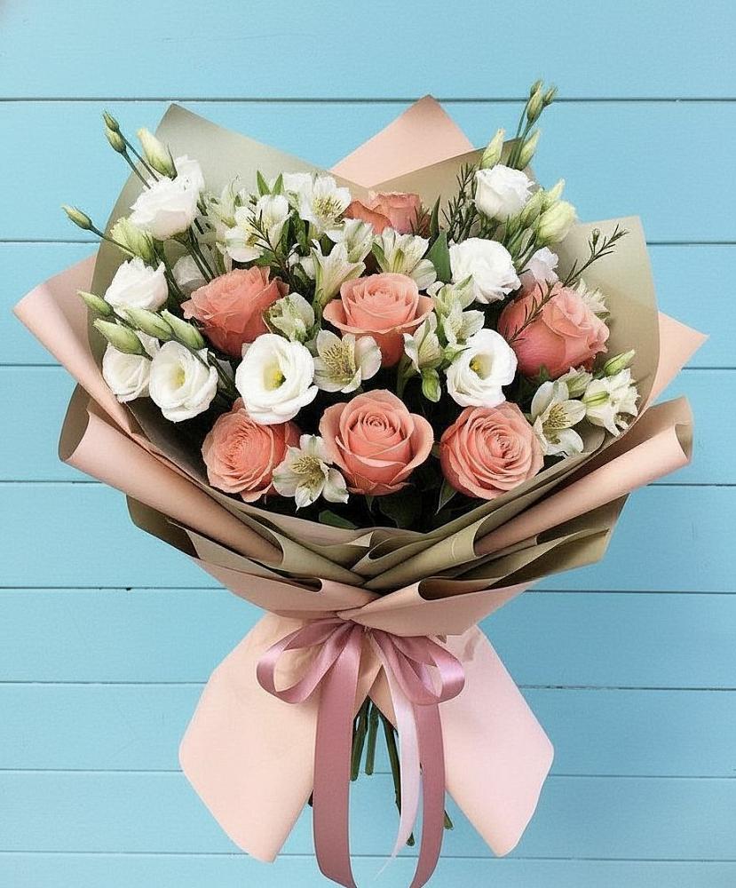Букет цветов из: Розы, Альстромерии и Лизиантусы в Намцах