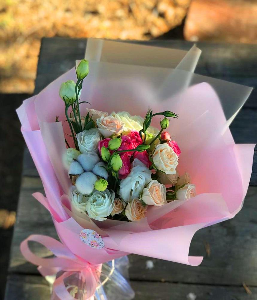 Букет цветов из: Розы и Лизиантусы в Намцах