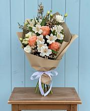 Букет цветов из:  Альстромерии, Лизиантусы, Розы и Хризантемы #REPLACE_PRED# Намцах