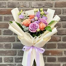 Букет цветов из:  Лизиантусы и Розы в Намцах