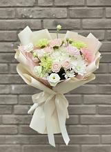 Букет цветов из:  Гвоздики, Розы, Лизиантусы и Хризантемы в Намцах
