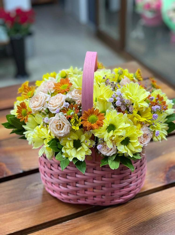 Цветочная композиция из Хризантемы и Розы в корзине в Намцах