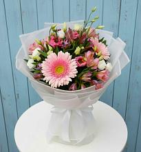 Букет цветов из:  Герберы, Альстромерии и Лизиантусы #REPLACE_PRED# Намцах