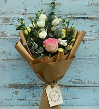 Букет цветов из:  Розы и Лизиантусы в Намцах
