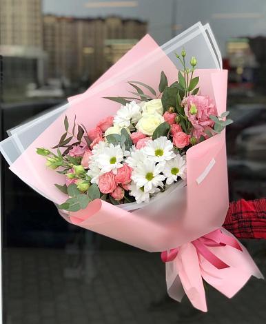 Букет цветов из: Розы, Лизиантусы и Хризантемы в Намцах