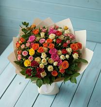 Букет Микс из разноцветных кустовых роз в Намцах