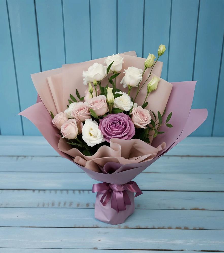 Букет цветов из: Розы и Лизиантусы в Намцах